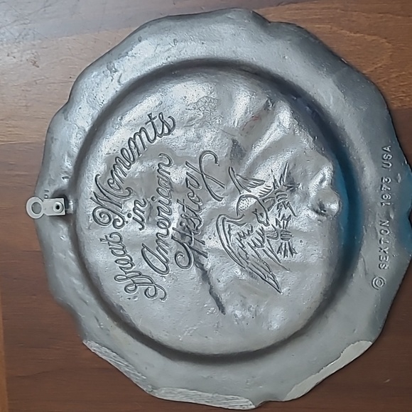 Betsy Ross 1777 decorative metal plate - Picture 2 of 3